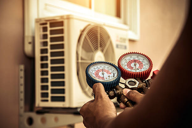 Professional Hvac technician working in Daleville, IN
